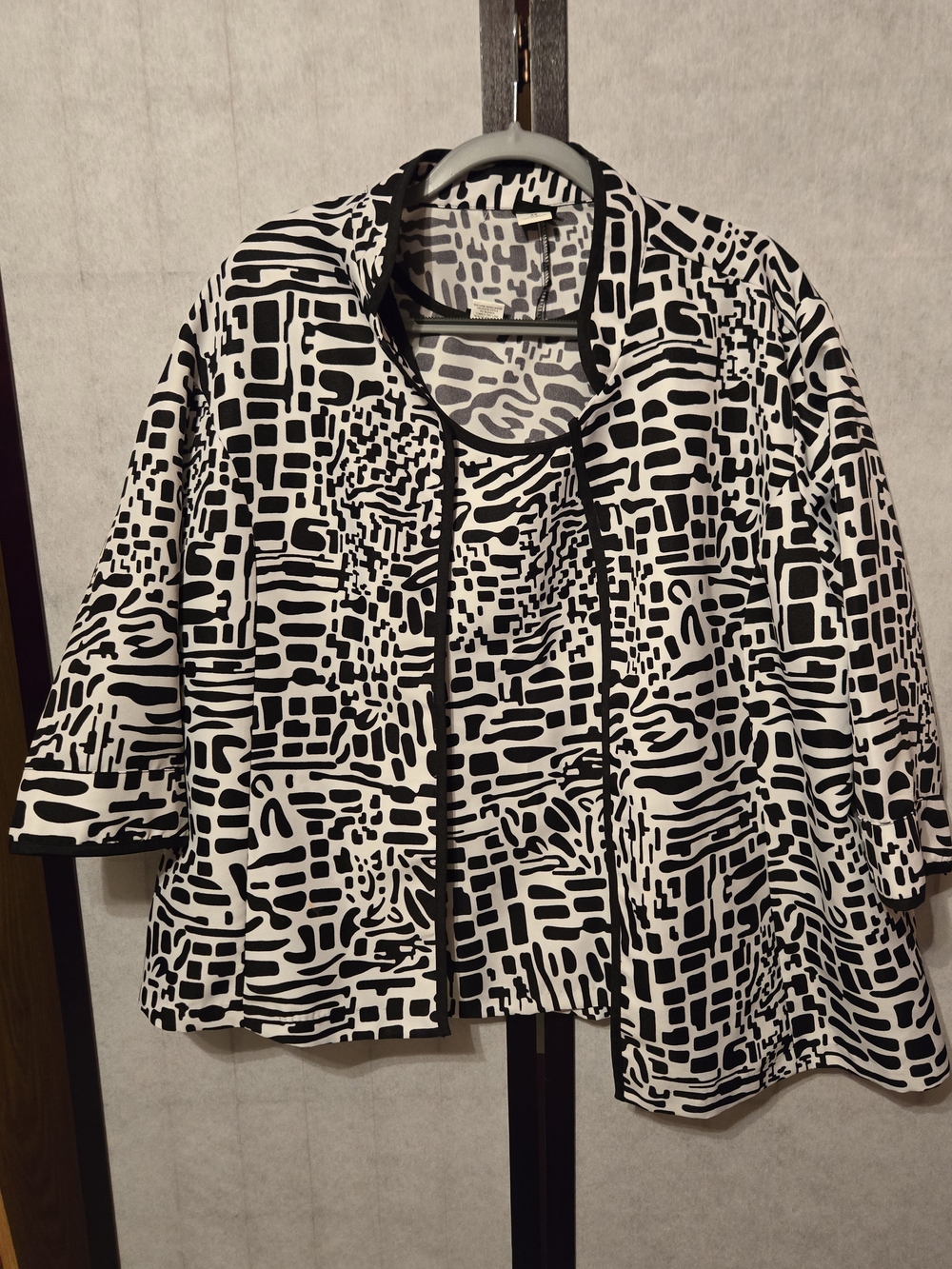 Black & White Patterned Women’s Jacket and Shell Set- Salon Studio